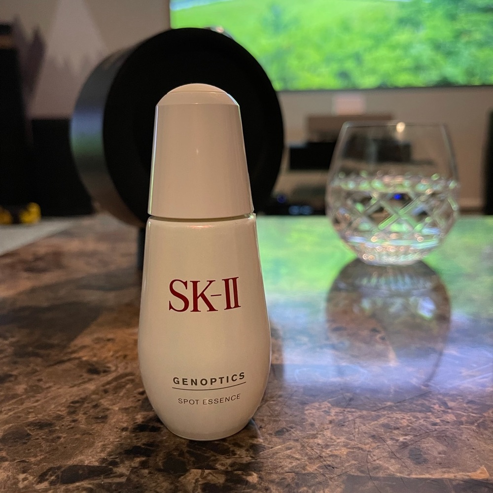 SK-II
GenOptics Spot Essence Serum